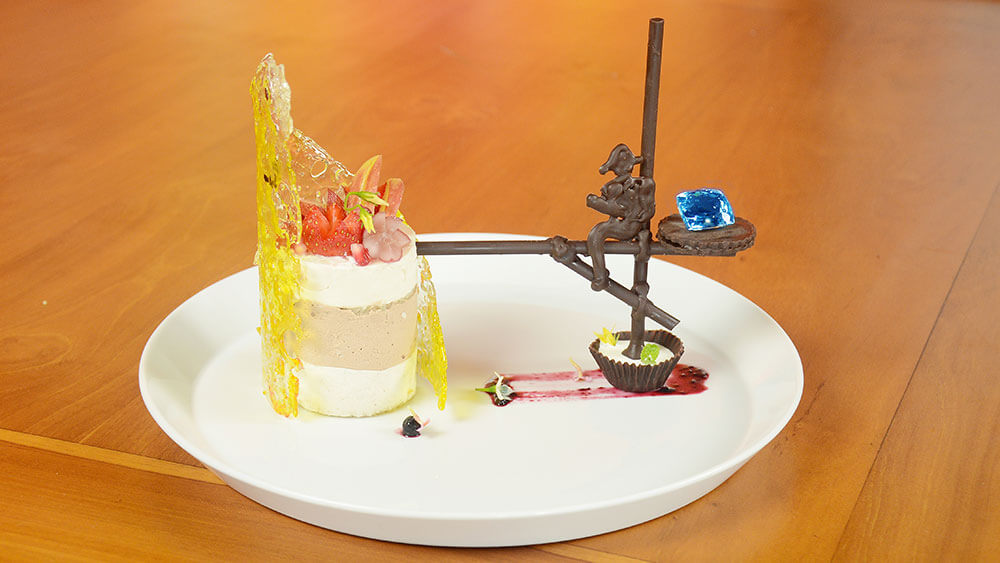 Hotel sells most expensive dessert