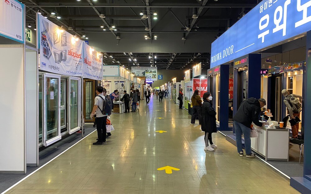Attendee traffic was routed in one direction only at the MBC Architecture Show, held May 10-13 at KINTEX in South Korea.