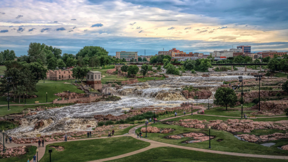 Sioux Falls’ namesake park features the rushing waterfalls of the Big Sioux River, which flows through the heart of this gorgeous South Dakota city.
