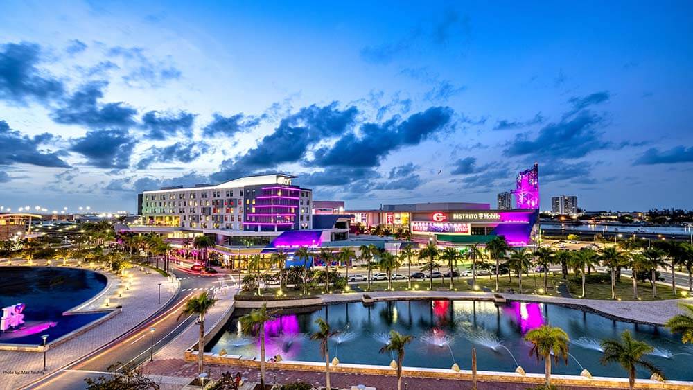 San Juan’s Distrito T-Mobile entertainment complex allows attendees to immerse themselves in the local flavors and sounds of the island within convenient reach of the Puerto Rico Convention Center.